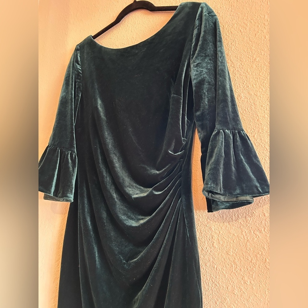 VINCE CAMUTO Green Velvet Pleated Sheath Dress
